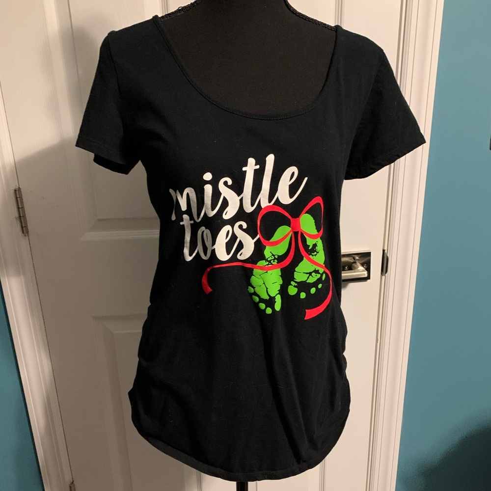 KT Maternity “Mistle Toes” T-shirt size large
